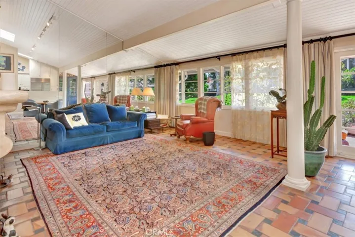 537 Vista Grande, Newport Beach, California 92660