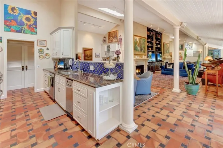537 Vista Grande, Newport Beach, California 92660