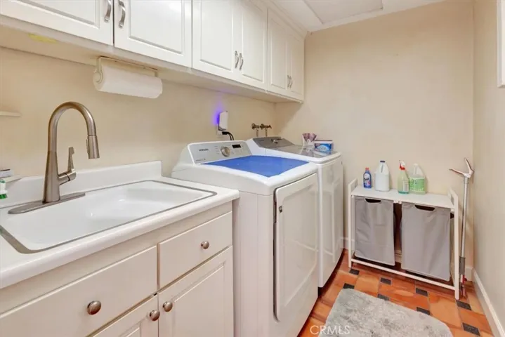 537 Vista Grande, Newport Beach, California 92660
