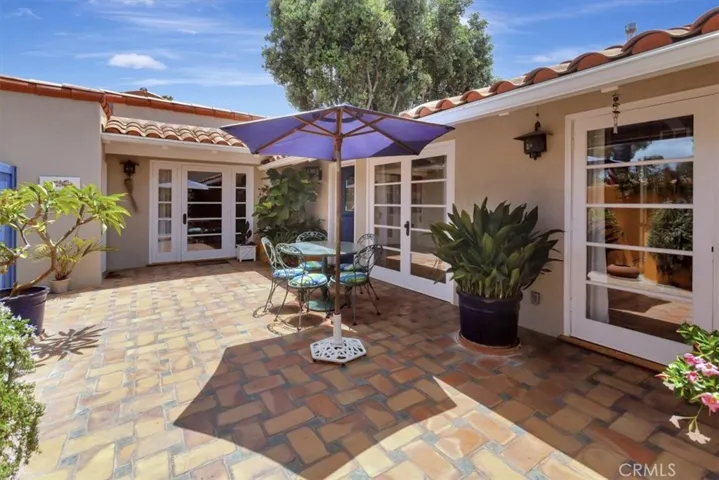 537 Vista Grande, Newport Beach, California 92660