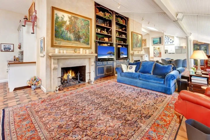 537 Vista Grande, Newport Beach, California 92660