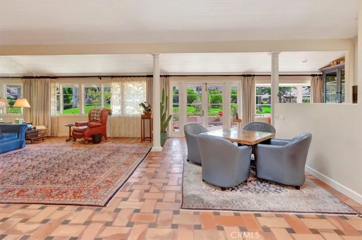 537 Vista Grande, Newport Beach, California 92660