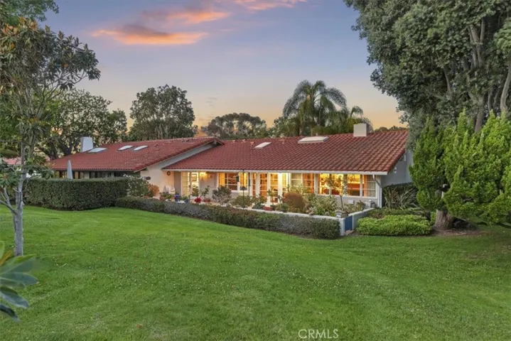 537 Vista Grande, Newport Beach, California 92660