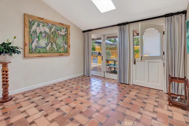 537 Vista Grande, Newport Beach, California 92660