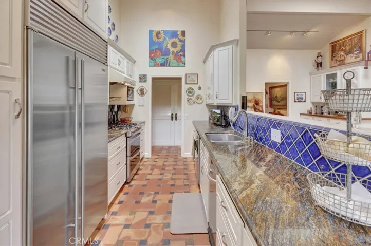 537 Vista Grande, Newport Beach, California 92660