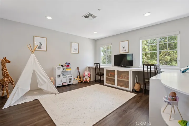 5179 Knollwood Way, Woodland Hills, California 91364