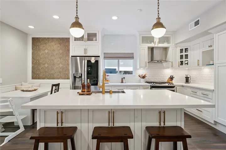5179 Knollwood Way, Woodland Hills, California 91364