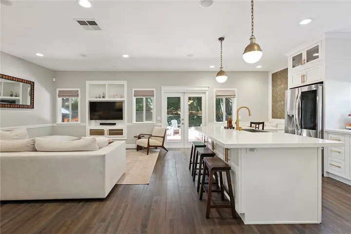 5179 Knollwood Way, Woodland Hills, California 91364
