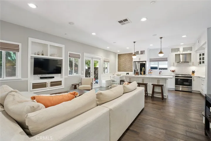 5179 Knollwood Way, Woodland Hills, California 91364