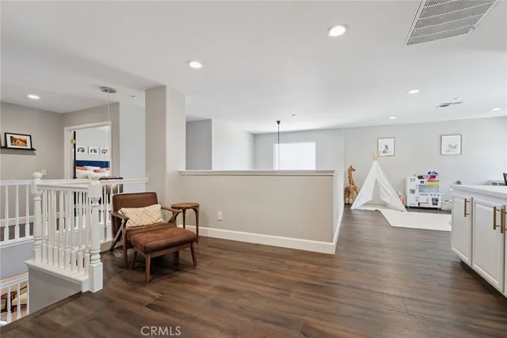 5179 Knollwood Way, Woodland Hills, California 91364