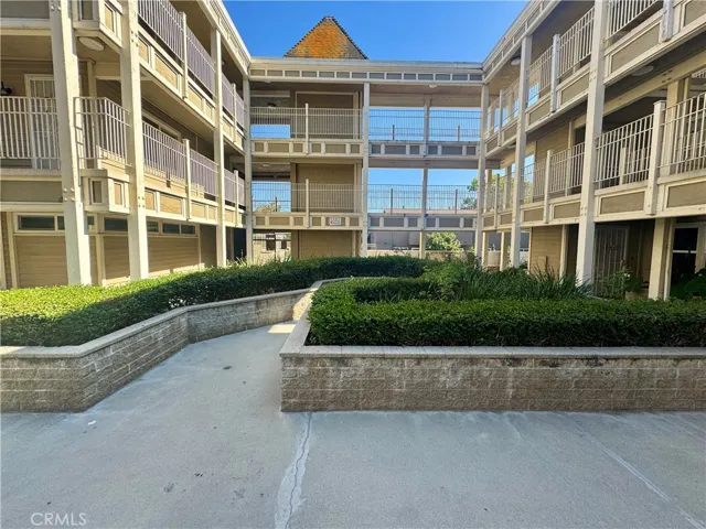 300 E Chestnut Avenue 301, Santa Ana, California 92701