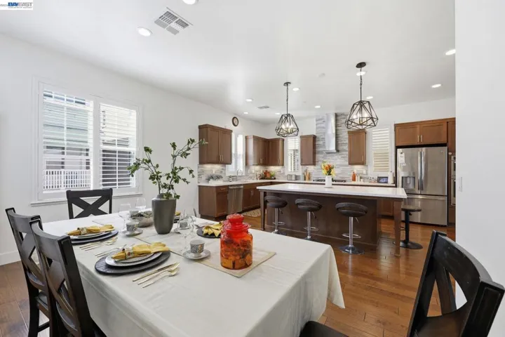 7240 Carneros Ln, Dublin, California 94568