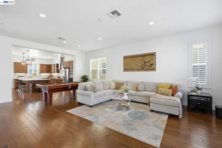7240 Carneros Ln, Dublin, California 94568