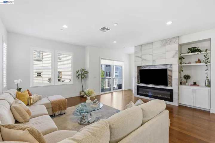 7240 Carneros Ln, Dublin, California 94568