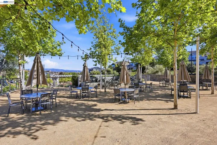 7240 Carneros Ln, Dublin, California 94568