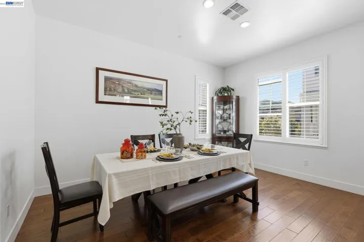 7240 Carneros Ln, Dublin, California 94568