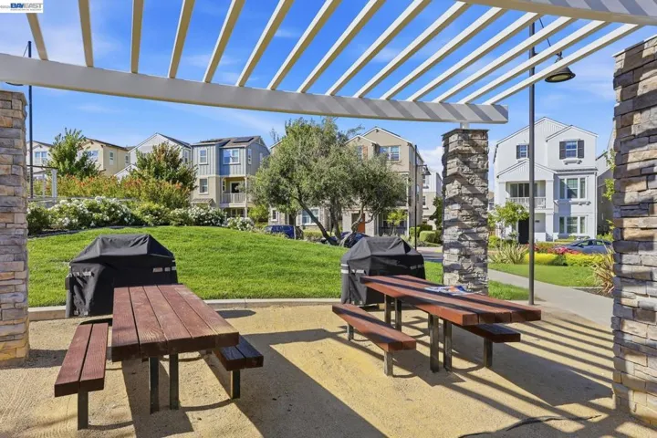 7240 Carneros Ln, Dublin, California 94568