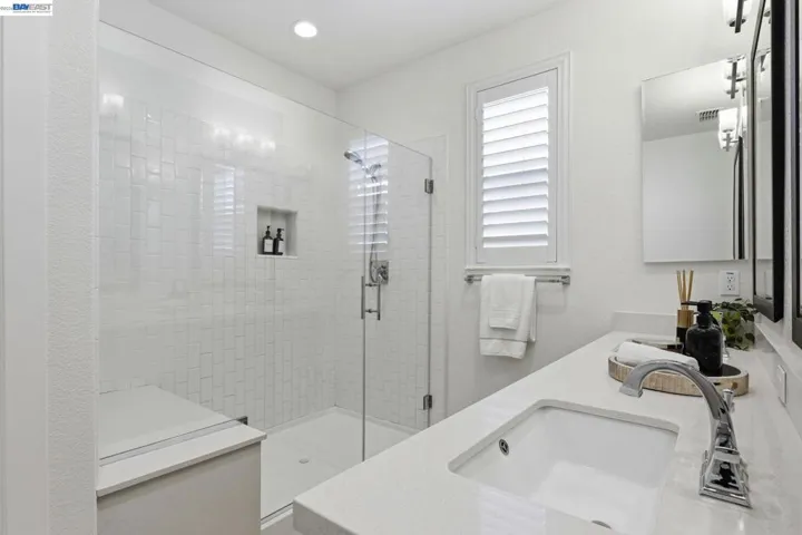 7240 Carneros Ln, Dublin, California 94568