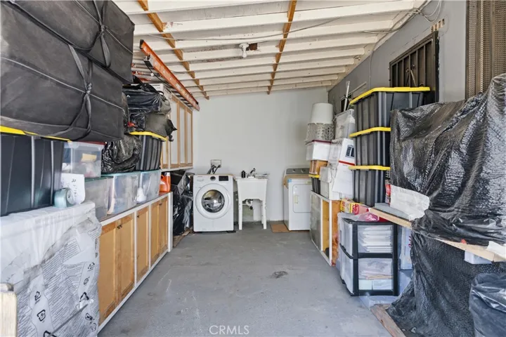 927 E 28th St, Los Angeles, California 90011