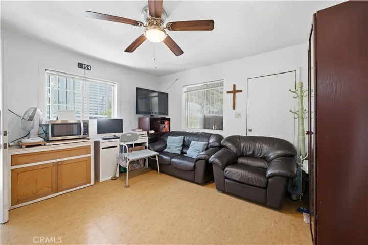 927 E 28th St, Los Angeles, California 90011