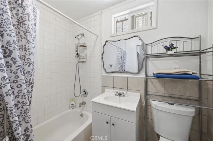 927 E 28th St, Los Angeles, California 90011