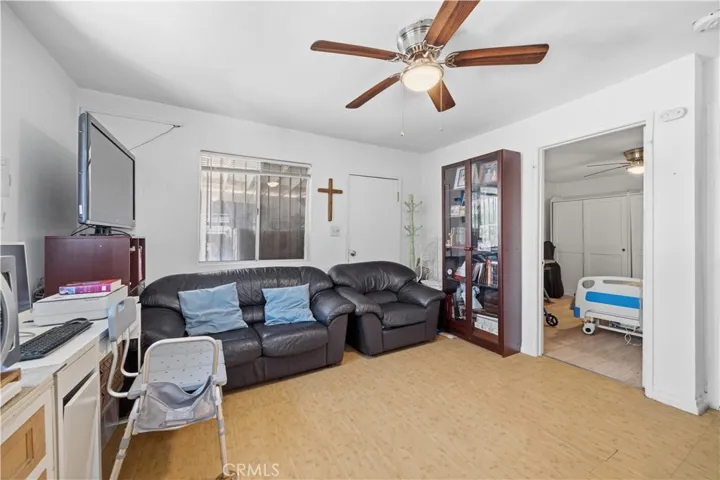 927 E 28th St, Los Angeles, California 90011