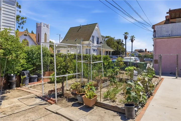 927 E 28th St, Los Angeles, California 90011