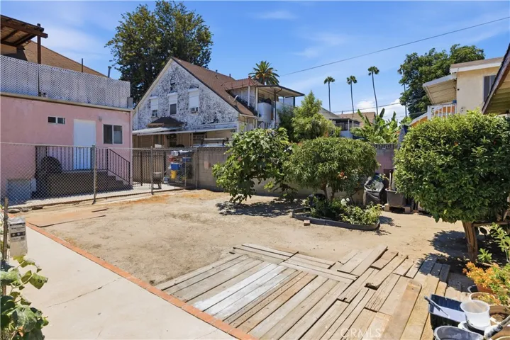 927 E 28th St, Los Angeles, California 90011