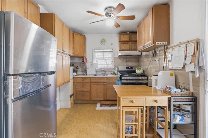 927 E 28th St, Los Angeles, California 90011