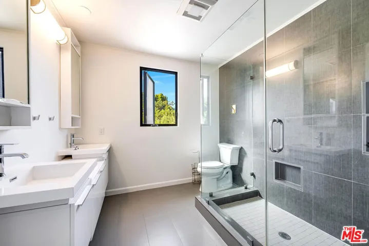 4239 W Mcfarlane Avenue, Burbank, California 91505