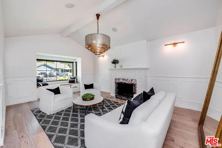 4239 W Mcfarlane Avenue, Burbank, California 91505