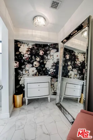 4239 W Mcfarlane Avenue, Burbank, California 91505