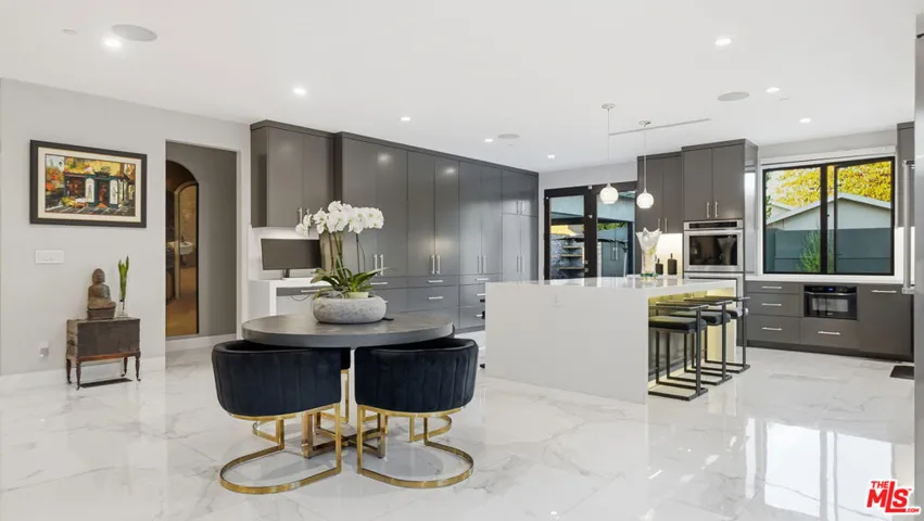 2012 S Curson Avenue, Los Angeles, California 90016