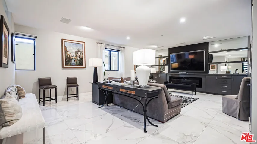2012 S Curson Avenue, Los Angeles, California 90016