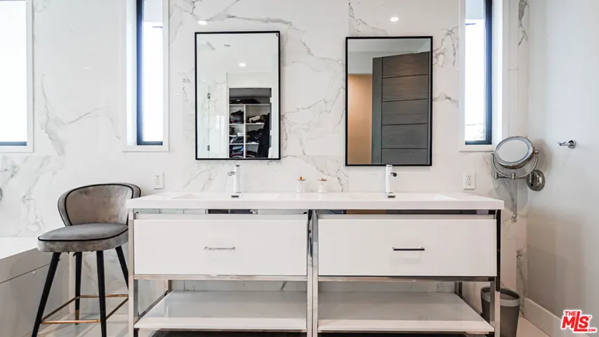 2012 S Curson Avenue, Los Angeles, California 90016