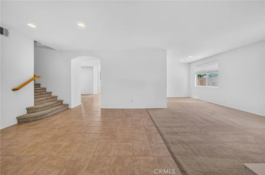 Entry/Living Room