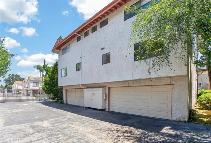 18410 Lull 1, Reseda, California 91335