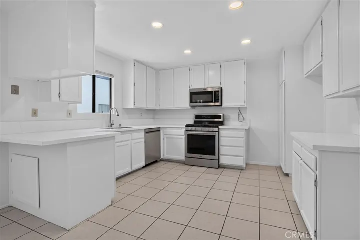 18410 Lull 1, Reseda, California 91335