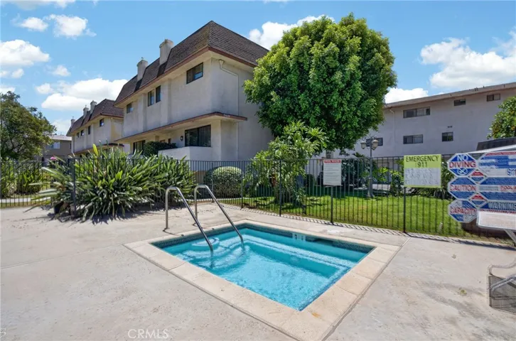 18410 Lull 1, Reseda, California 91335