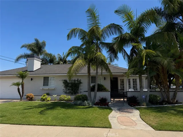 Welcome to this 90808 oasis!