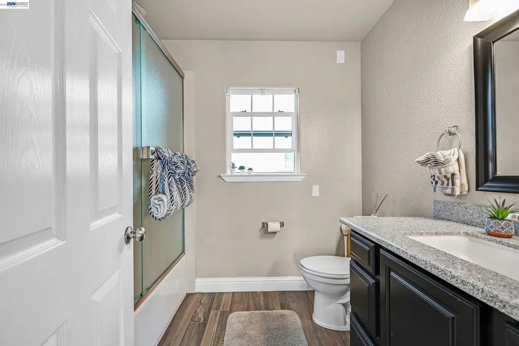 339 Full Bathroom