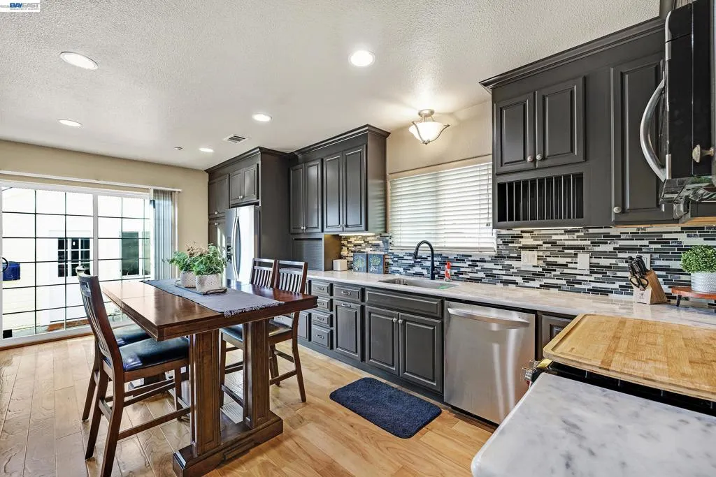 339 Kitchen