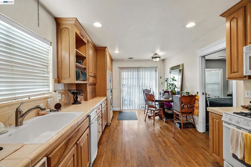 337 Kitchen
