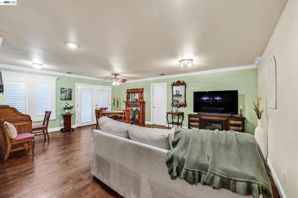 337 Conversion - Great Room