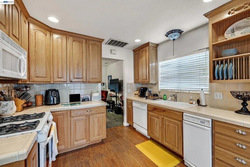 337 Kitchen