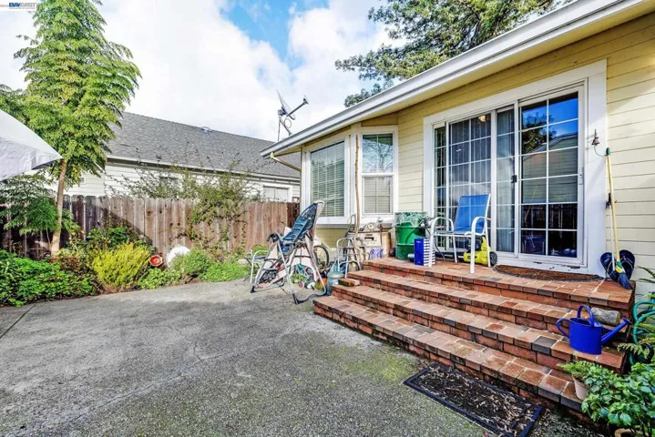 337 Private Rear patio
