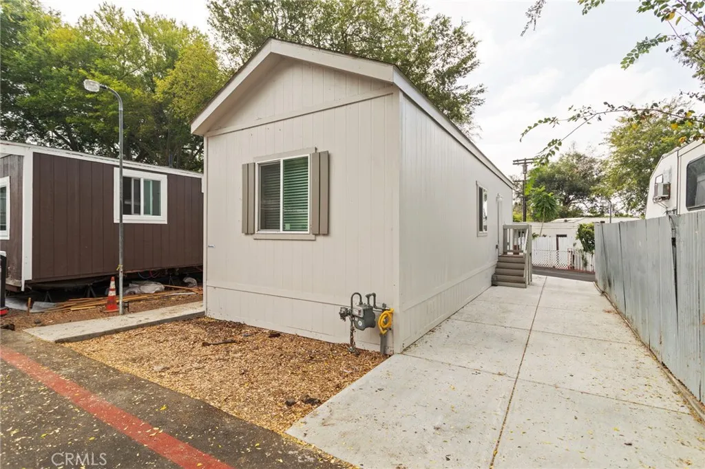 12245 San Fernando Rd