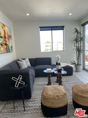 124 S Croft Avenue, Los Angeles, California 90048
