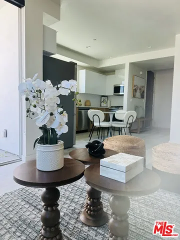 124 S Croft Avenue, Los Angeles, California 90048