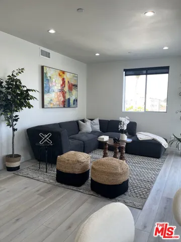 124 S Croft Avenue, Los Angeles, California 90048